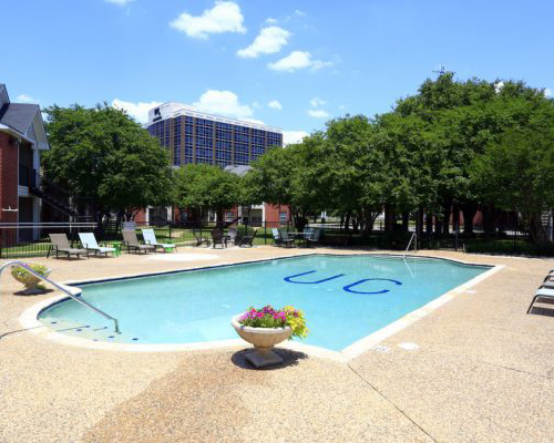 Pilots Pointe Apartments